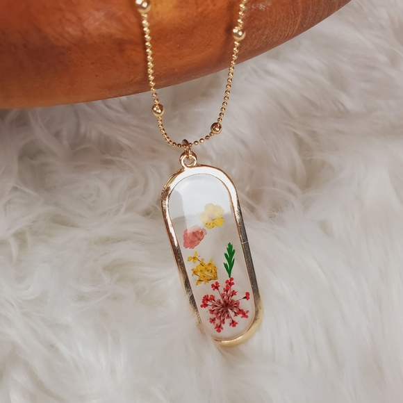 Dried flower boho pendant necklace gold tone - Picture 4 of 7